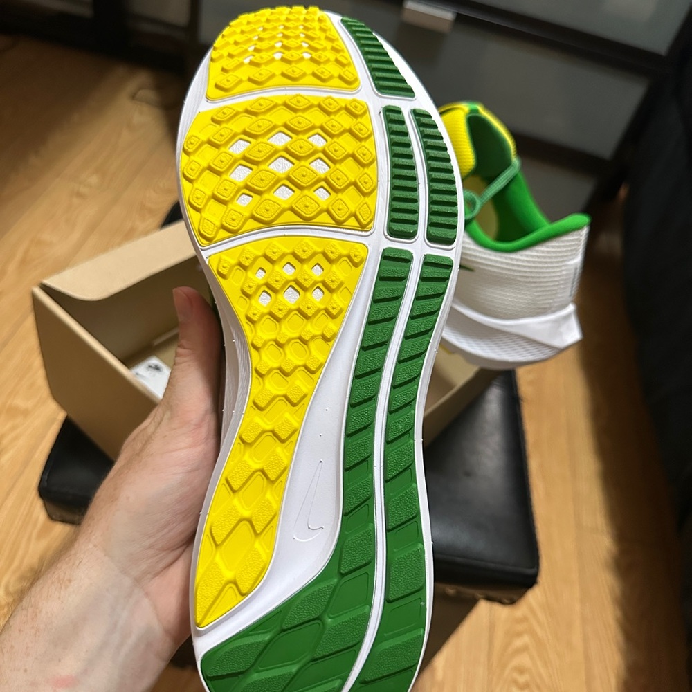 Nike Pegasus 40 White and Yellow Athletic Shoes - Picture 7 of 7